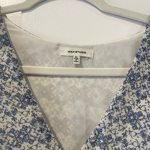 Max Studio Asymmetrical dress - Picture 2 of 2